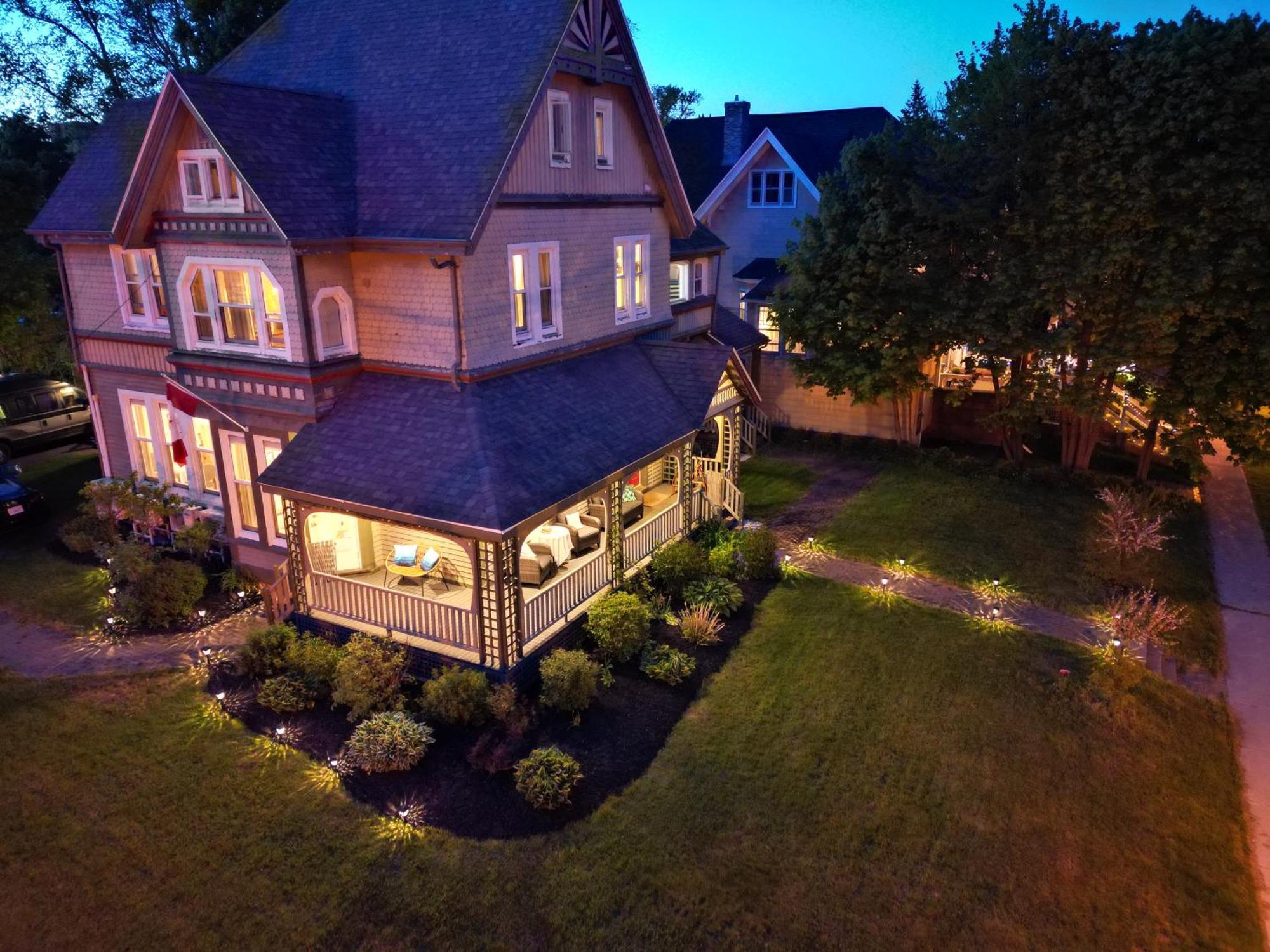 Bed & Breakfast No 1 Grafton 4*